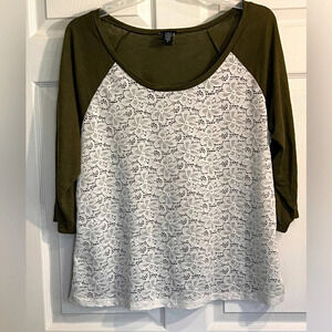 Torrid size 2 (18-20). Green top with lace overlay.